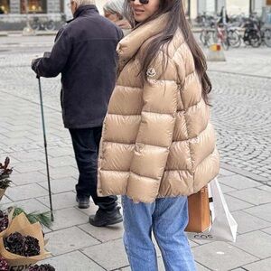Moncler jacket 
Cochives quilted shell down jacket 
SIZE:3